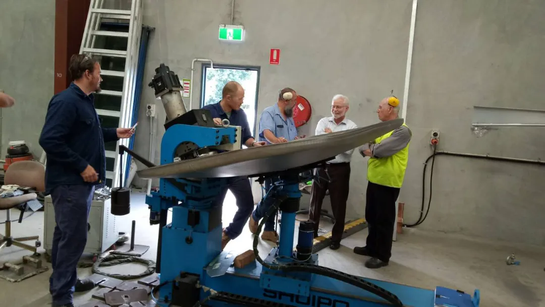 SHUIPO罐車封頭成型機(jī)—無(wú)模板封頭旋邊機(jī) SHUIPO罐車封頭成型機(jī)—無(wú)模板封頭旋邊機(jī)