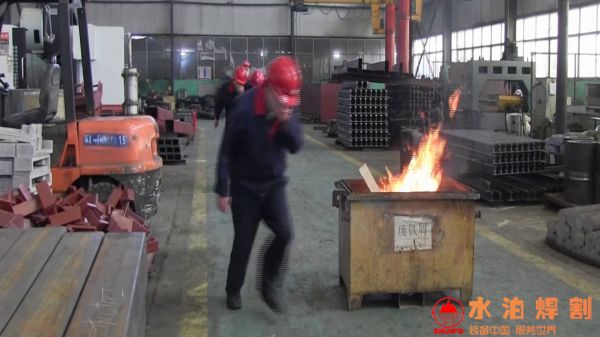 火警警鈴發(fā)出，拉響滅火救援演練序幕